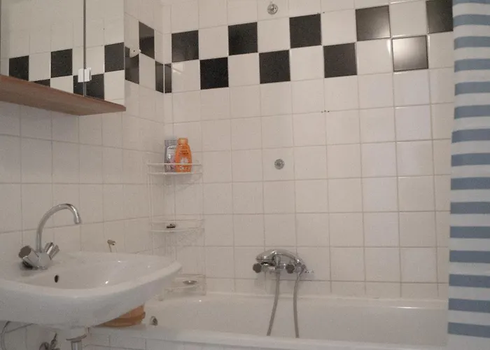 Elegant 1Br Apartment 2 Min From Rennweg Station דירה