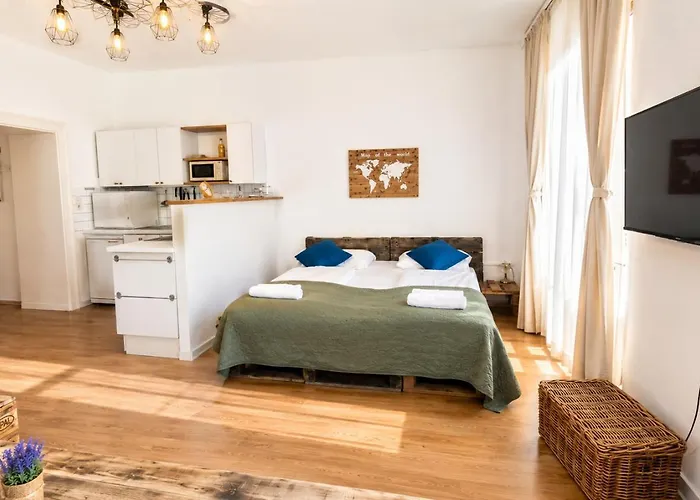 Elegant 2br 2 Min From Rennweg Station Apartment