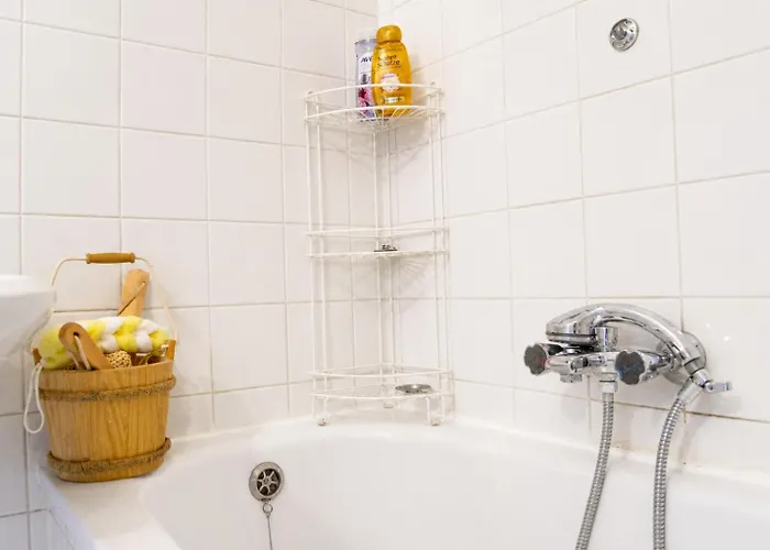 Elegant 2br 2 Min From Rennweg Station Vienna