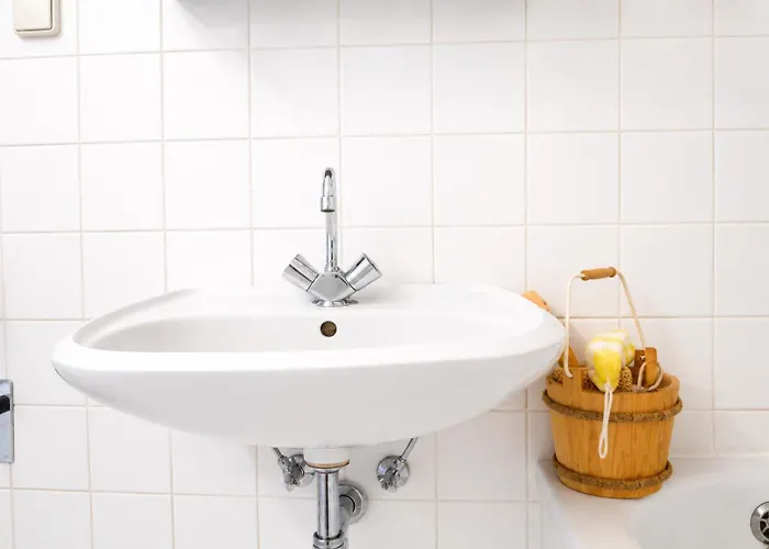 Elegant 2br 2 Min From Rennweg Station Apartment