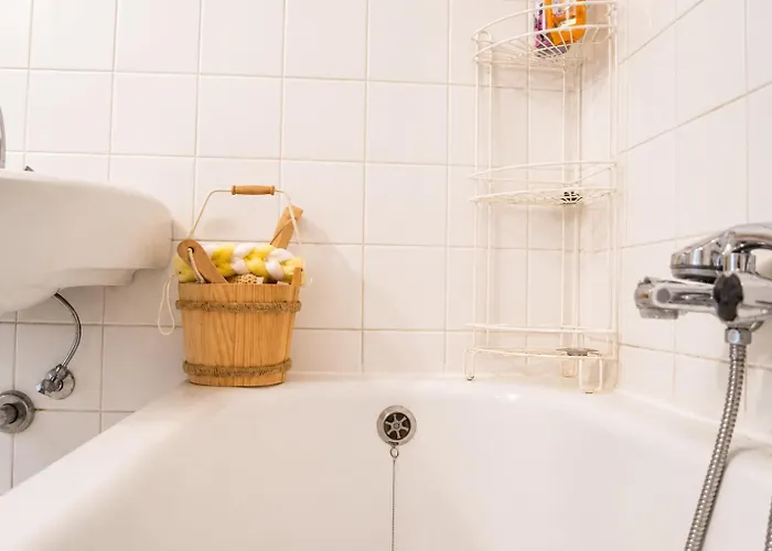 Elegant 2br 2 Min From Rennweg Station Apartment